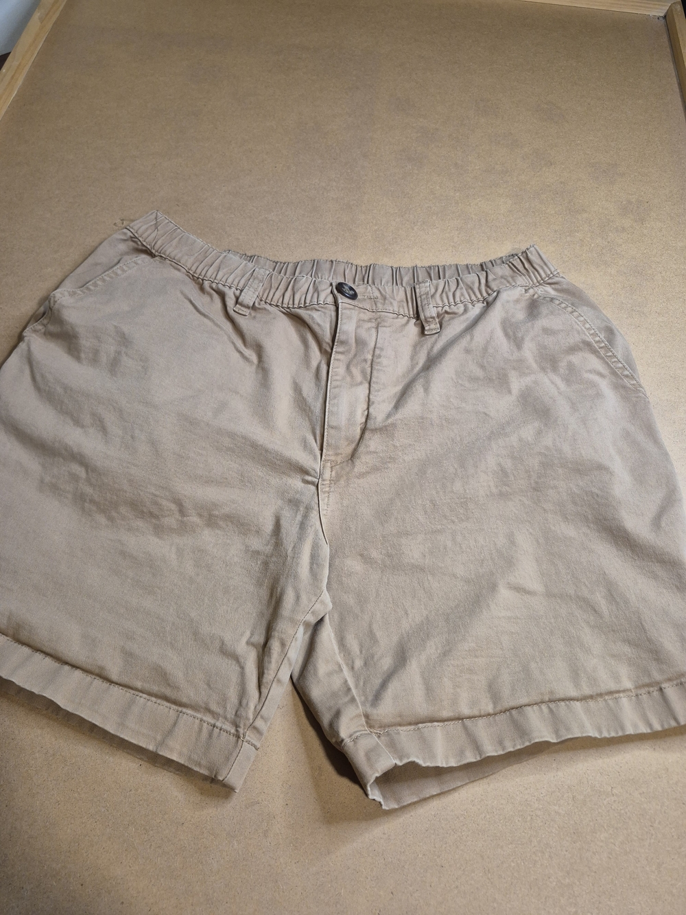 chubbies Men's Flat-Front Elastic Waist Shorts - Tan 4389/5